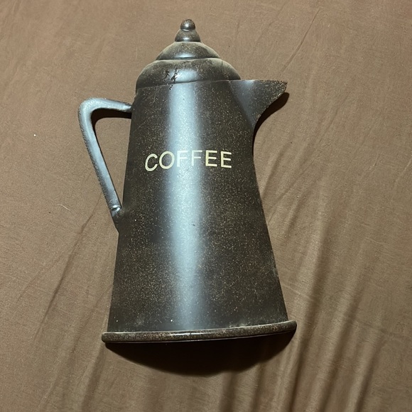 Michael Alan Design 3D wall decor. Coffee carafe, Earl gray & chamomile teapot. - Picture 4 of 4